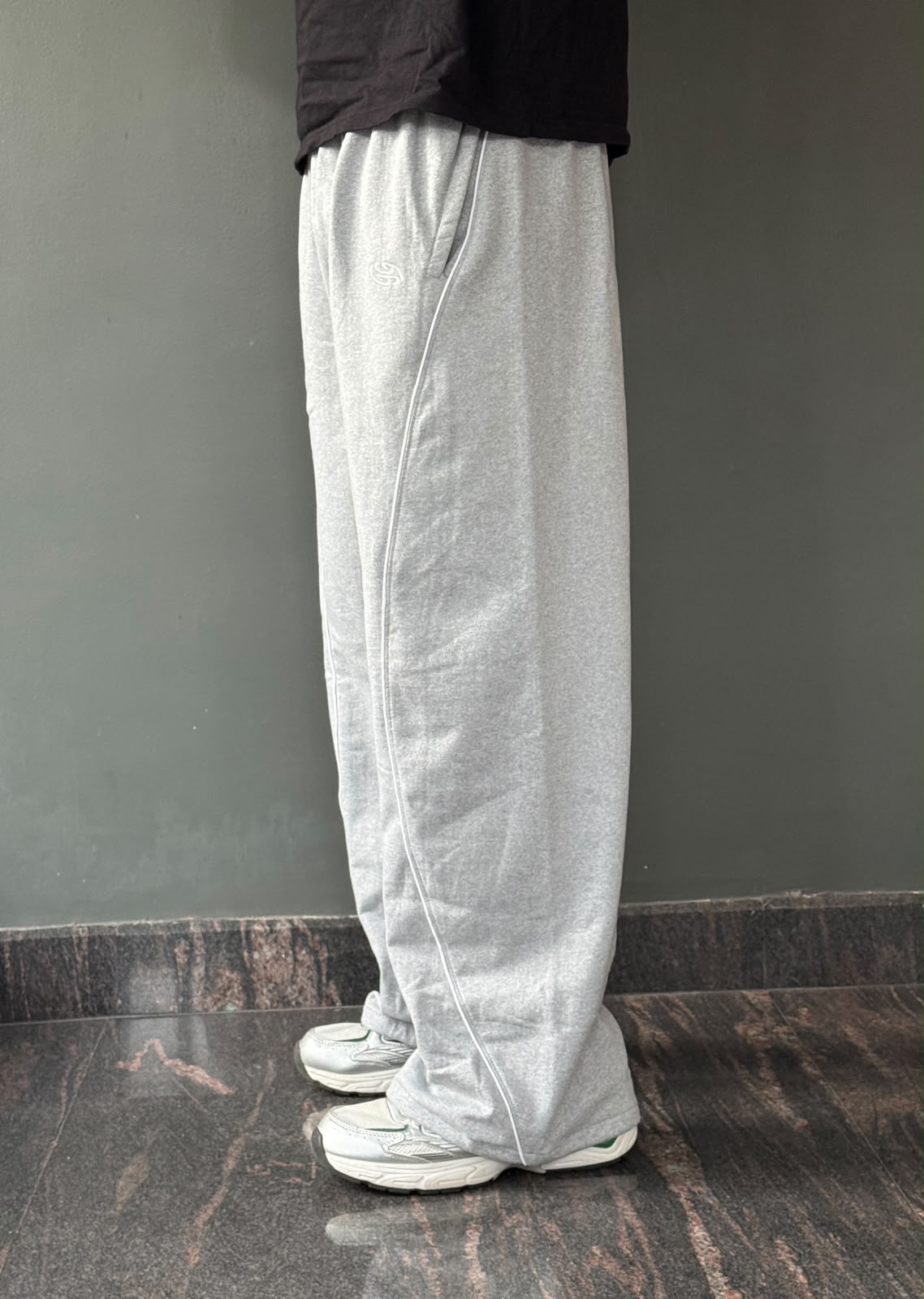 LOOSE FIT TRACK PANT -LIGHT GREY  (LYCRA LOOPKNIT WITH FLEECE)