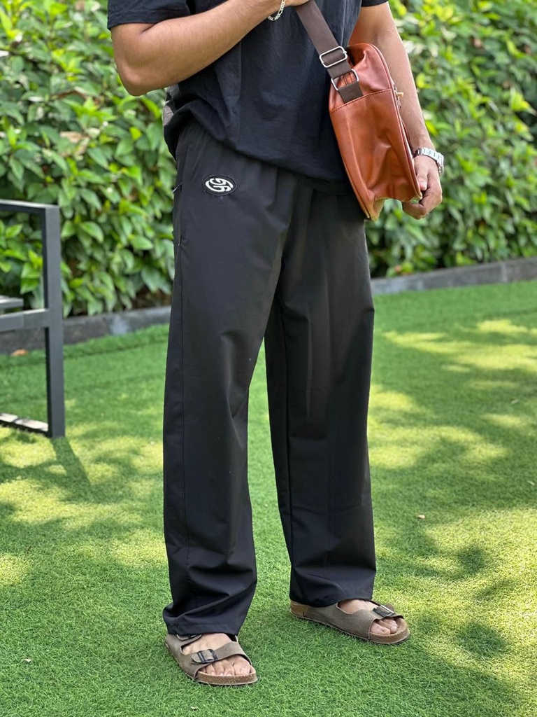 Straight fit loose plain track pants (M)