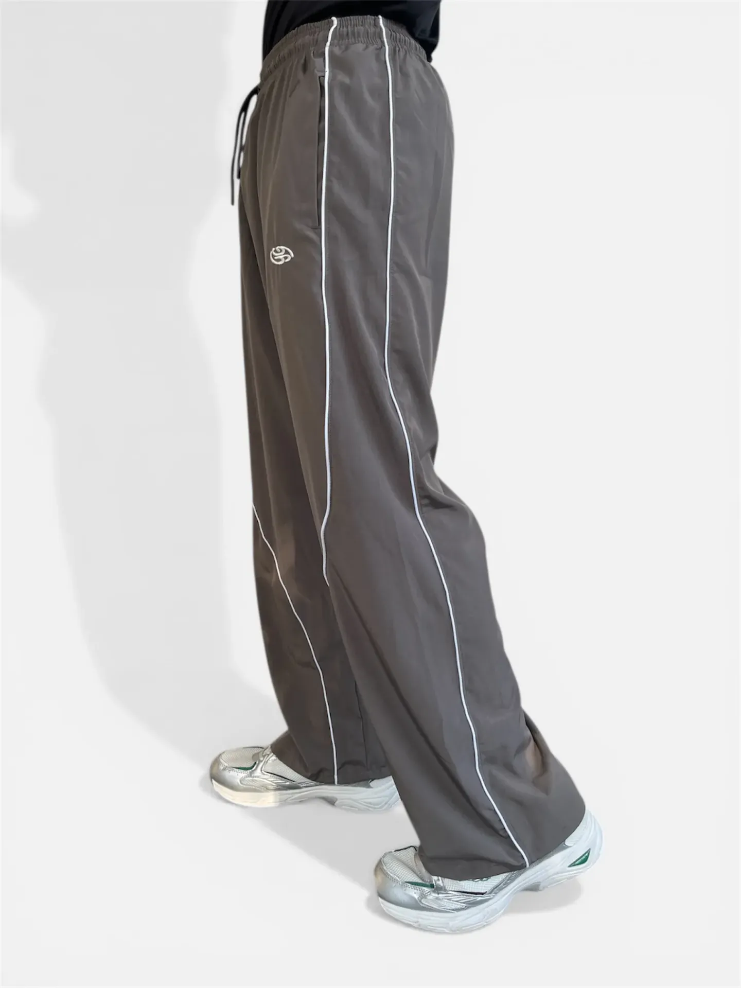 [M GRY FRNT] Loose fit piping track pants-Earthy Dark Grey (M)